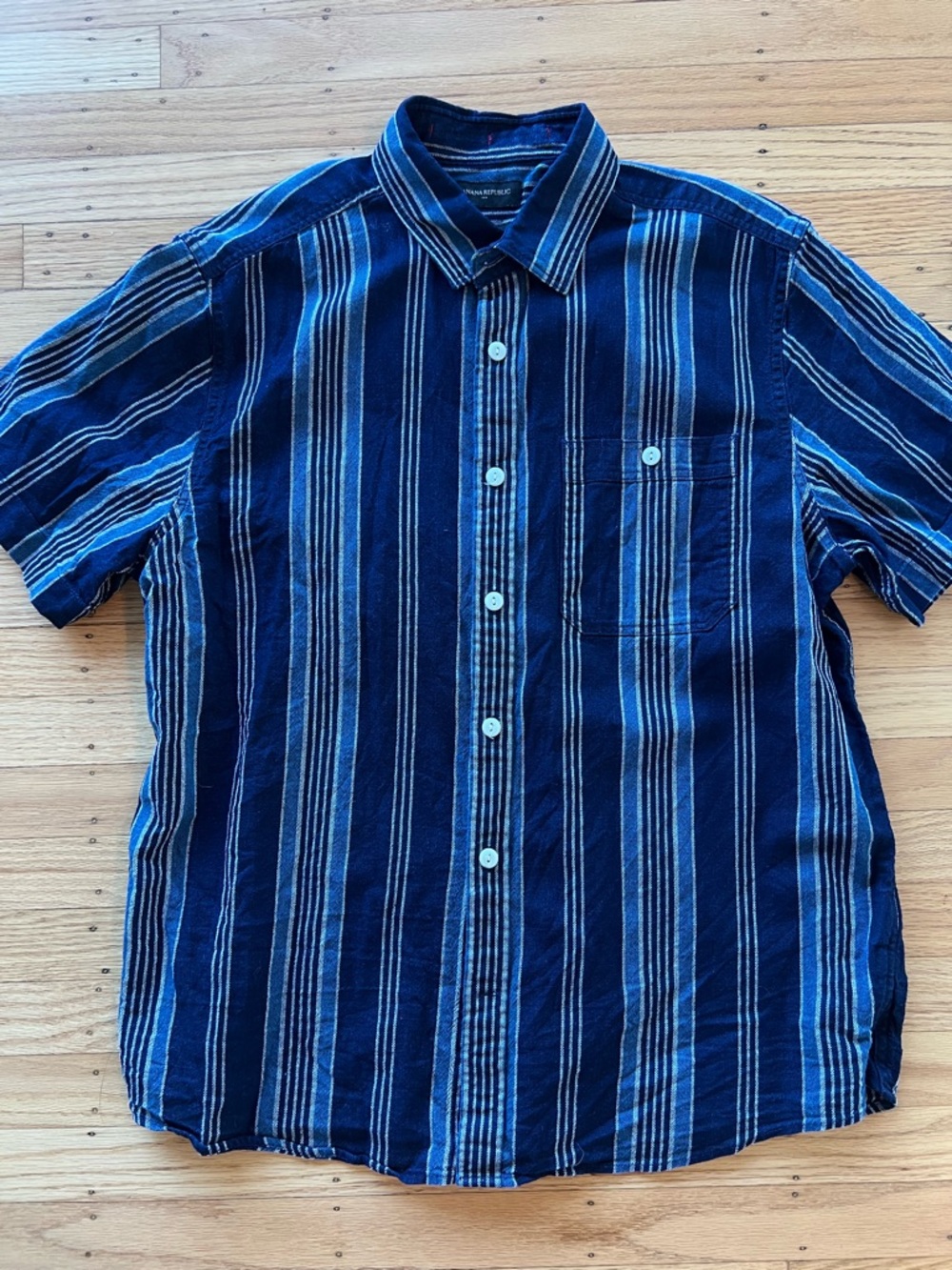 Banana Republic Blue 100% Cotton lightweight Short-Sleeve Button-Down Shirt